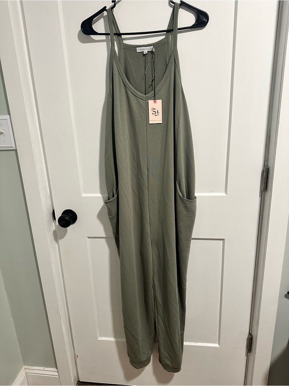 Sincerely Jules Olive Green Sleeveless Jumpsuit with Pockets. NWT.